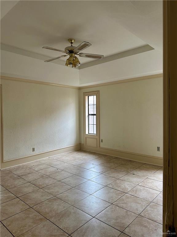 Building Photo - 404 E Geranium Ave