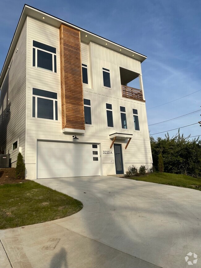 Building Photo - 3220 Alpine Ave