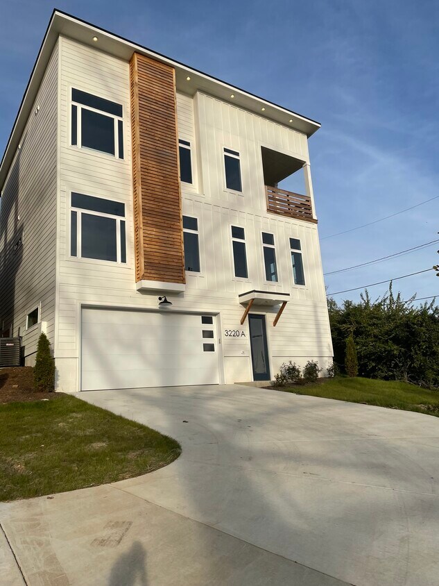 Foto principal - 3220 Alpine Ave