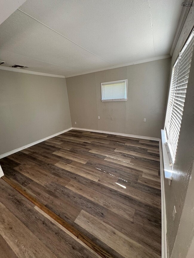 Building Photo - 1422 Tanbark Rd