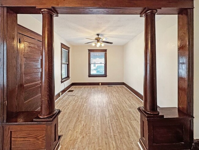 Foto del edificio - 323-325 Percy St