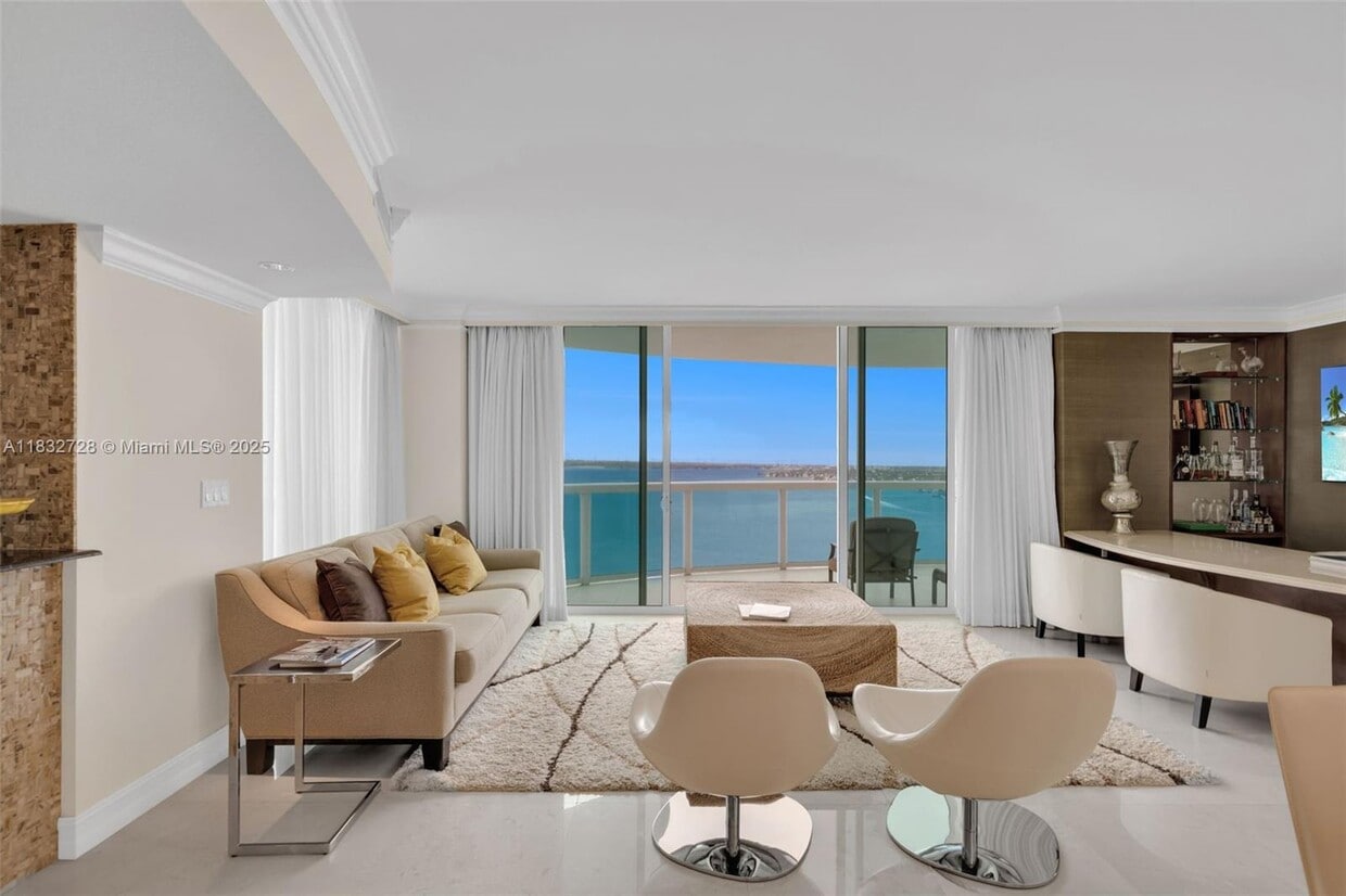 Primary Photo - 1800 N Bayshore Dr