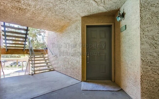 Building Photo - **Private 1 bed / 1 bath Condo in Carmel M...