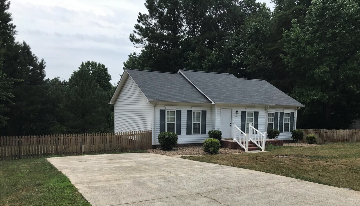 7521 Anchors Aweigh Ln, Sherrills Ford, NC 28673 House Rental in