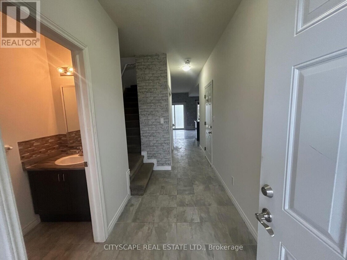 Photo principale - 10-10 Dufferin St