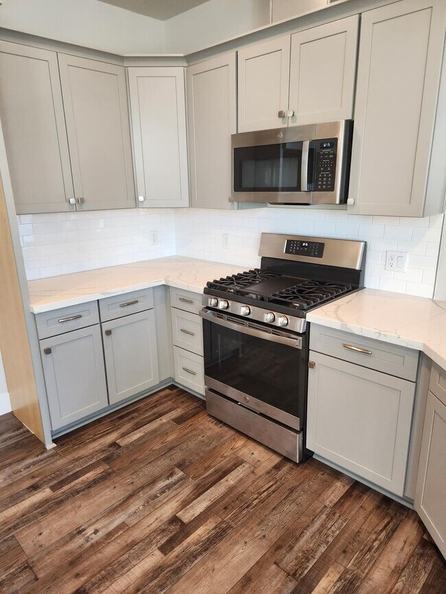 Foto del edificio - New Executive home in Lake California.  22...