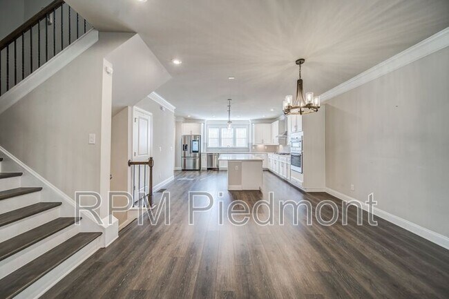 Building Photo - 1363 Harris Way S