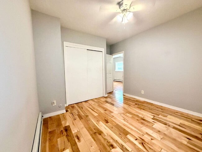 Foto del edificio - Spacious 1 Bedroom + Bonus Room w/Parking