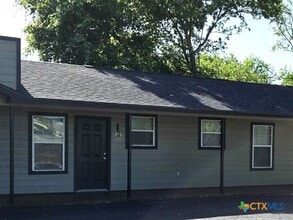 Building Photo - 1037 W Court St