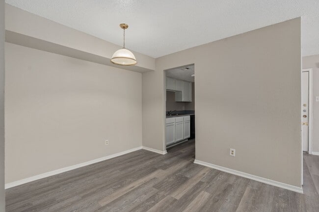 Interior Photo - TXAVT Avery Trace