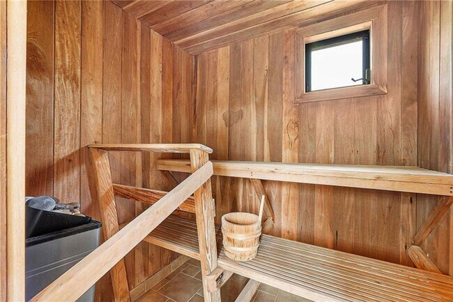 Foto del edificio - 150 Lucina Dr