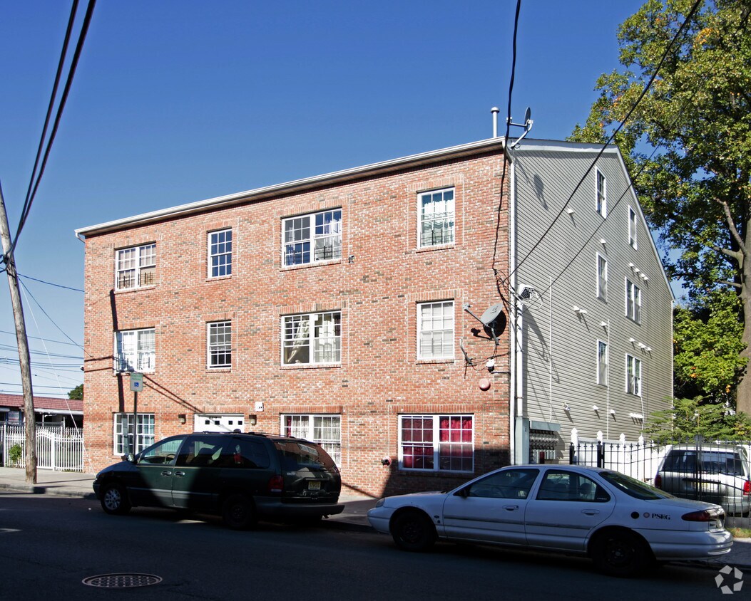 Building Photo - 156-158 3rd St