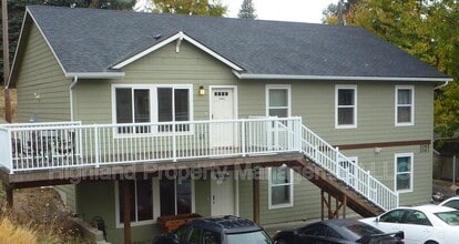 Building Photo - 1063 NE B St