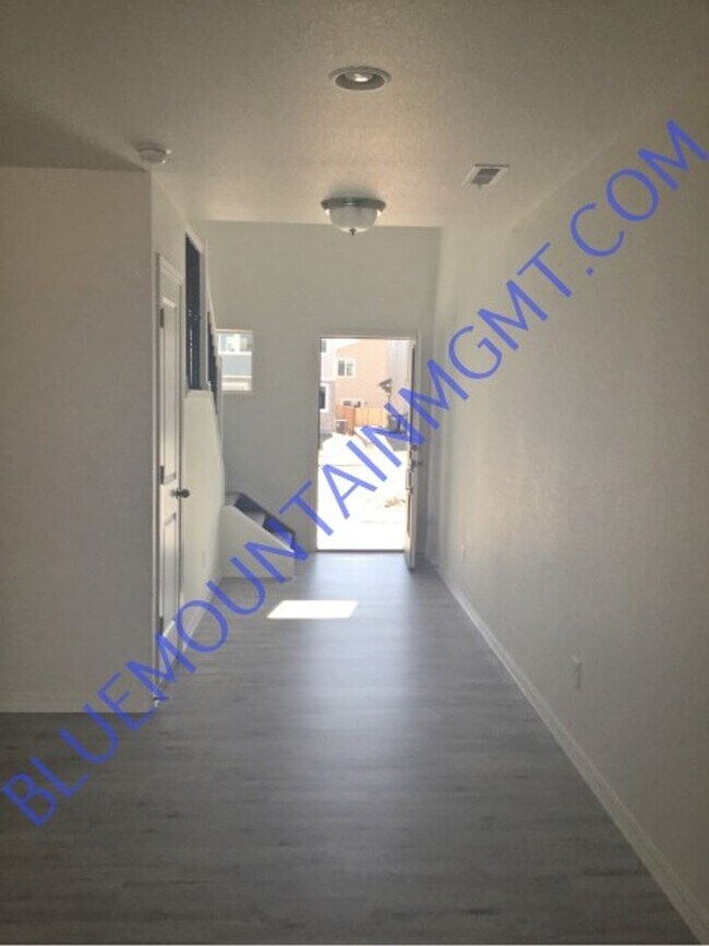 Building Photo - 3 br, 2.5 bath House - 728 Endeavor Way