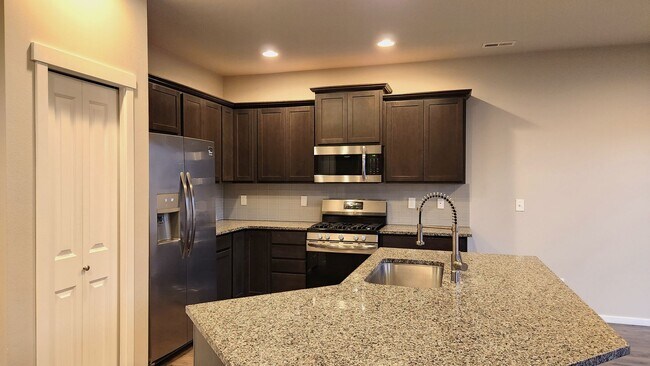 Foto del edificio - Luxury living in Lacey!