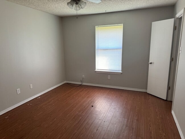 Building Photo - 3509 Stoneridge Dr