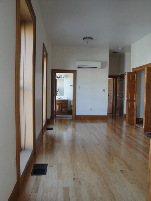 Building Photo - 98 E Bremer Ave