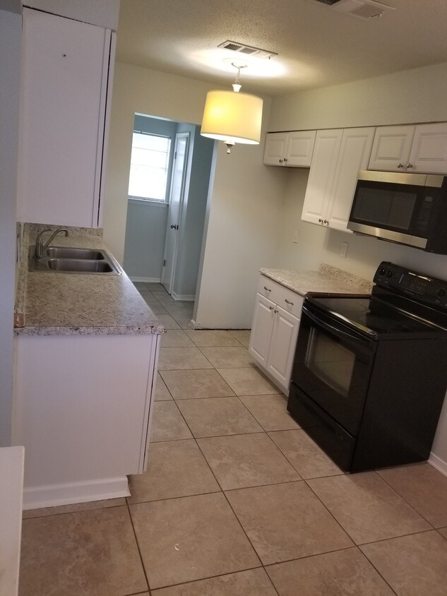 Building Photo - 1536 Natchez Ln