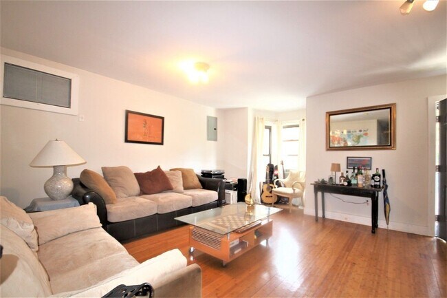 Foto del edificio - 678 Willoughby Ave