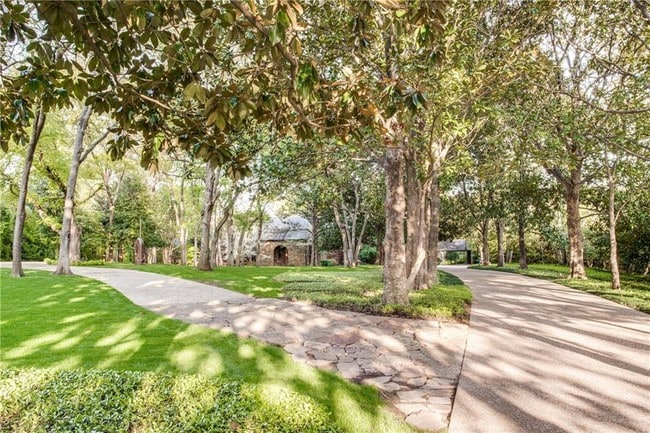 Foto del edificio - 4656 Meadowood Rd