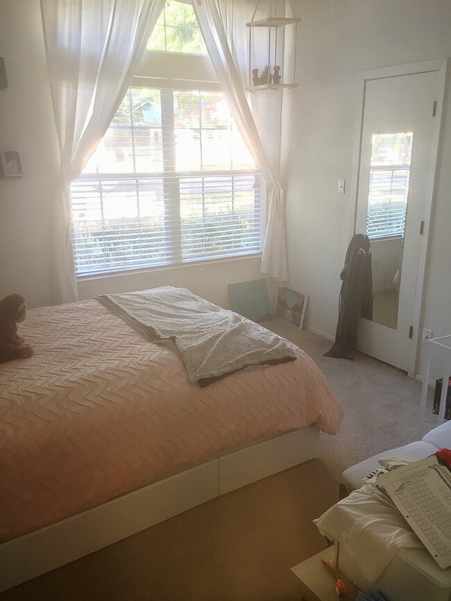 Building Photo - 311 E 38th St