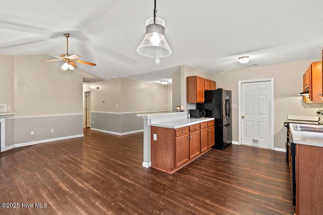 Building Photo - 409 Sumrell Way