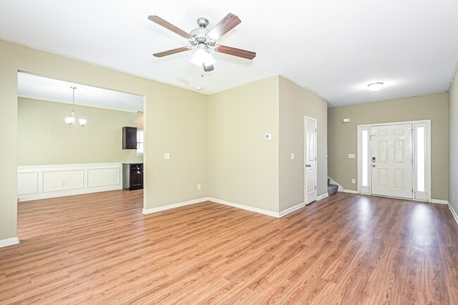 Building Photo - 124 Hill Crest Cir