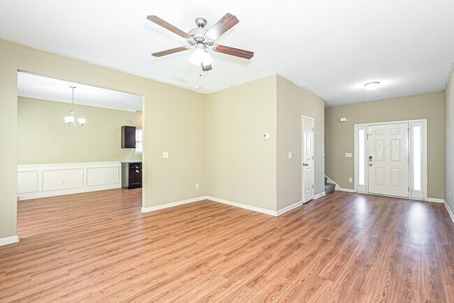 Foto del edificio - 124 Hill Crest Cir