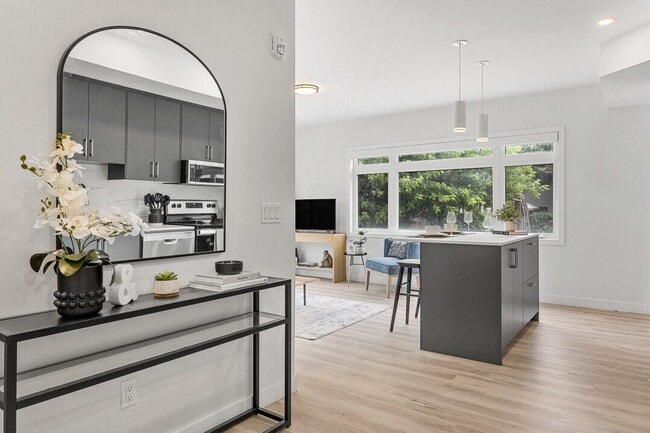 Building Photo - 177 Armstrong St