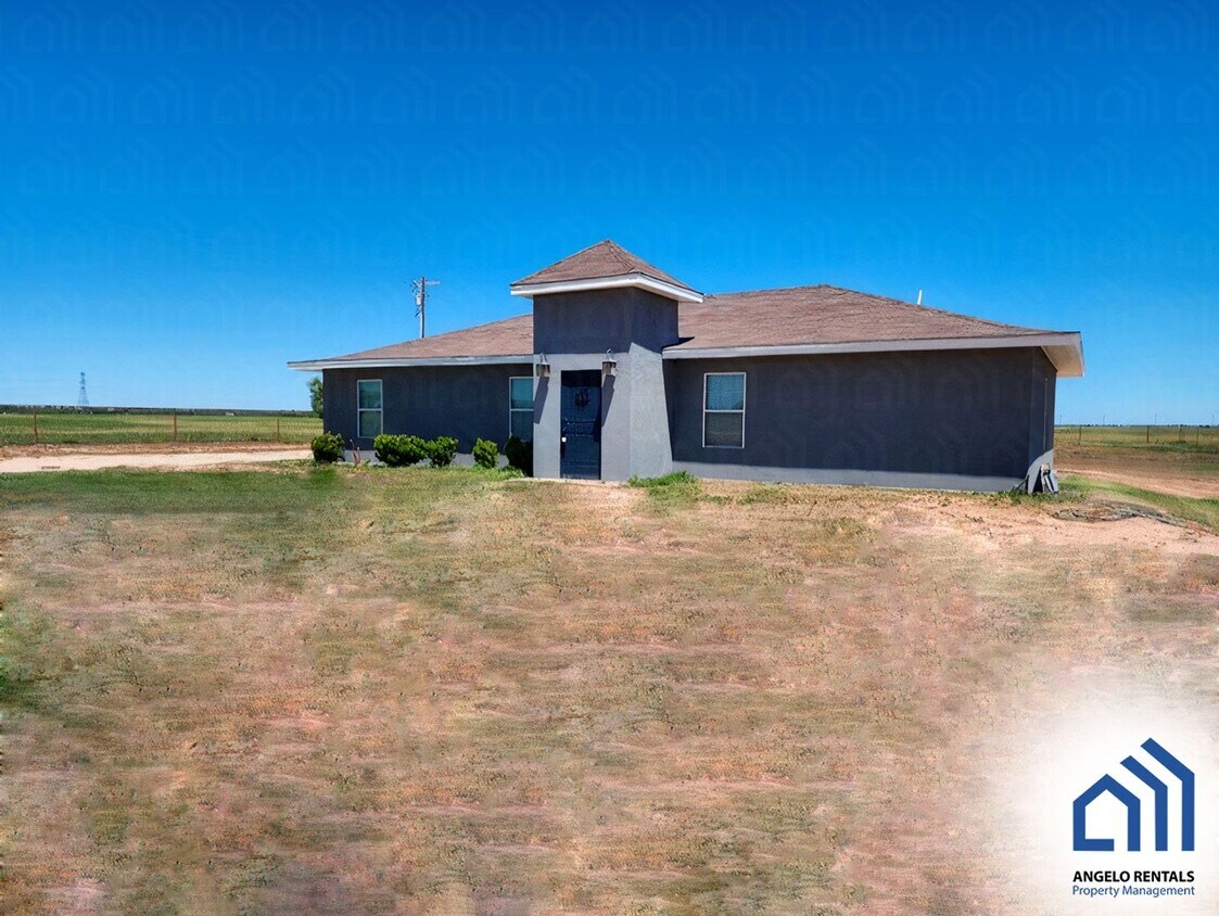 Foto principal - Spacious 3 bedroom 2 bath home COMING SOON!