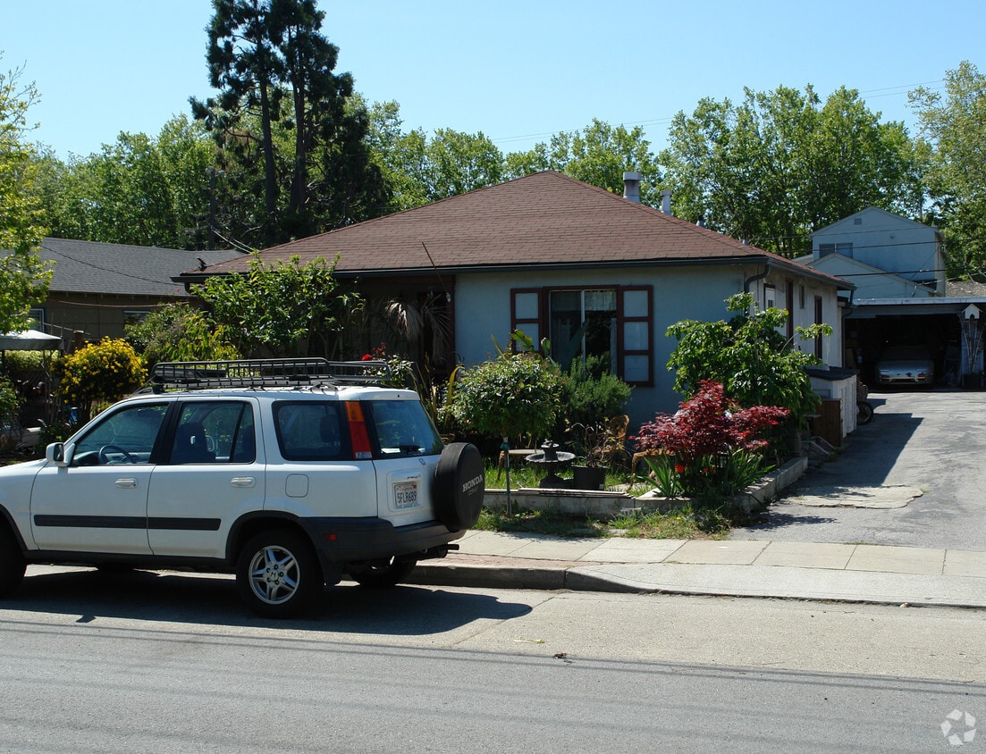 Building Photo - 441 Rollins Rd