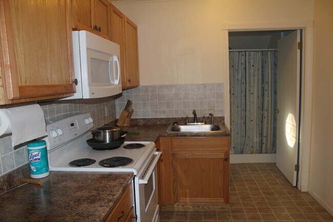 Building Photo - 77 Densmore Hill Rd