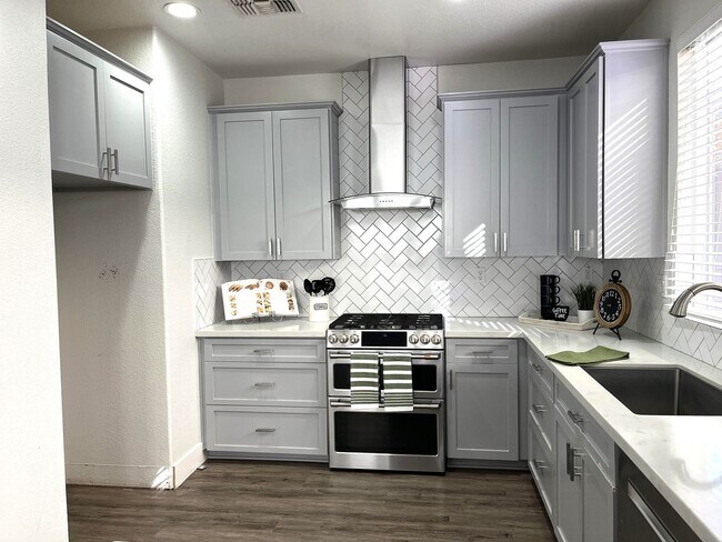 Building Photo - Beautiful 4 bedroom Home for Rent in Nice ...