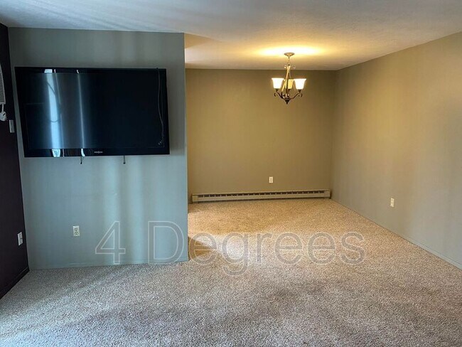 Building Photo - 4405 S Sheri Ct