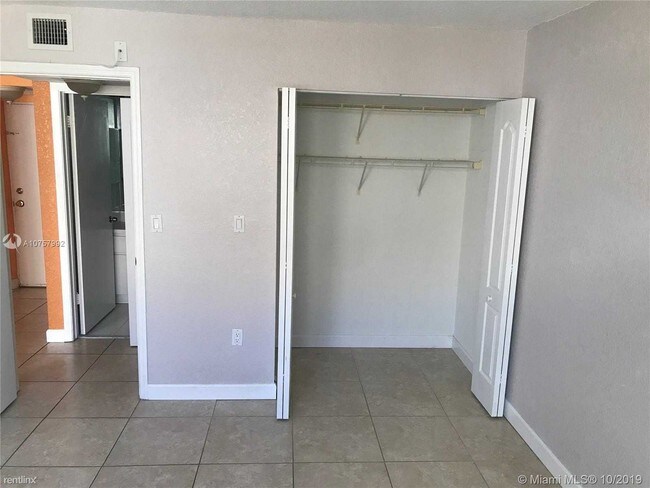 Building Photo - 2 br, 1 bath Condo - 3601 SW 117 Ave 9-307