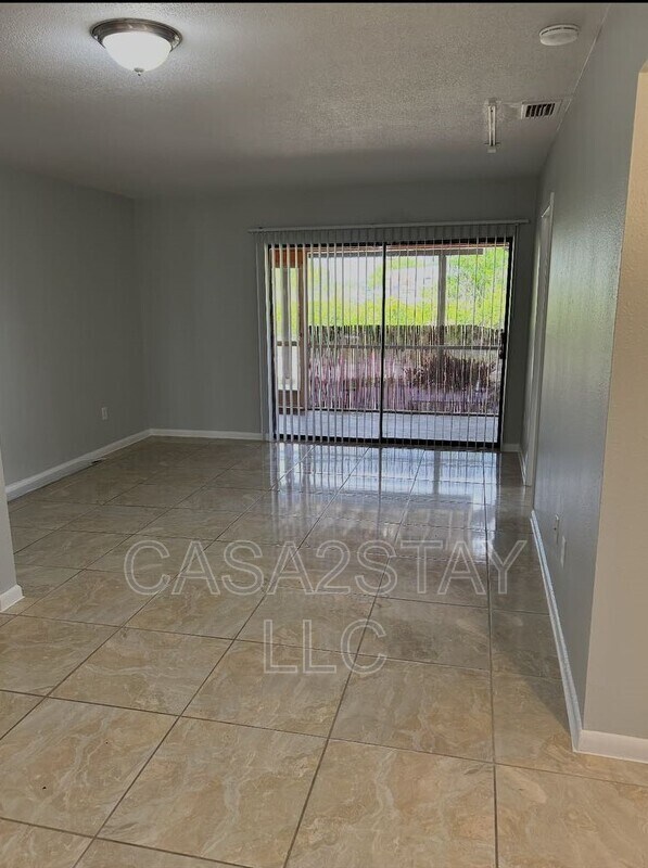 Foto del edificio - 7295-7297 Albany Rd.