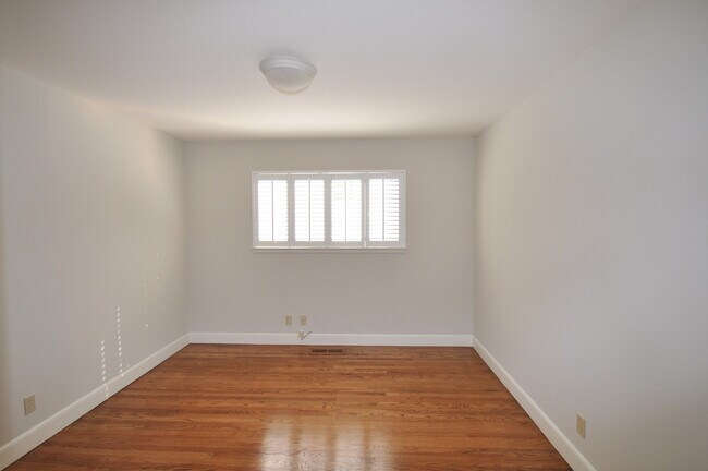 Building Photo - **Your Serene Retreat Awaits**