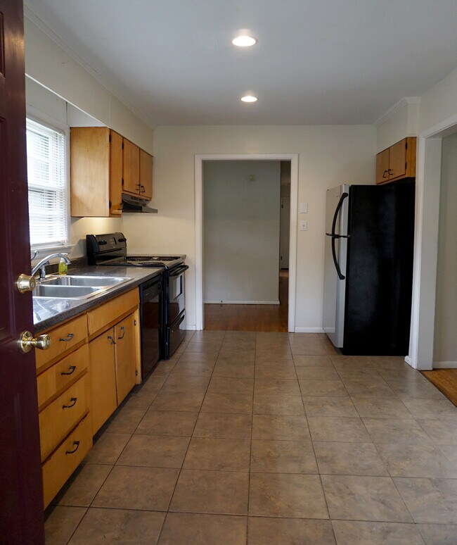 Building Photo - 2617 Emoriland Blvd