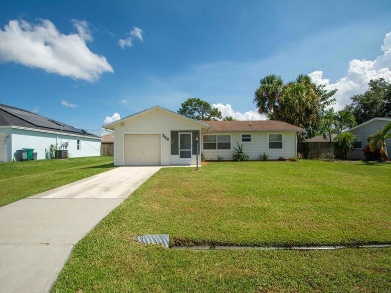 Foto principal - 568 SW Prado Avenue