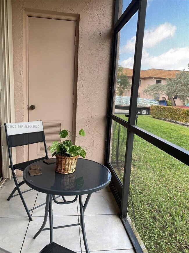 Foto del edificio - 10633 NW 10th St