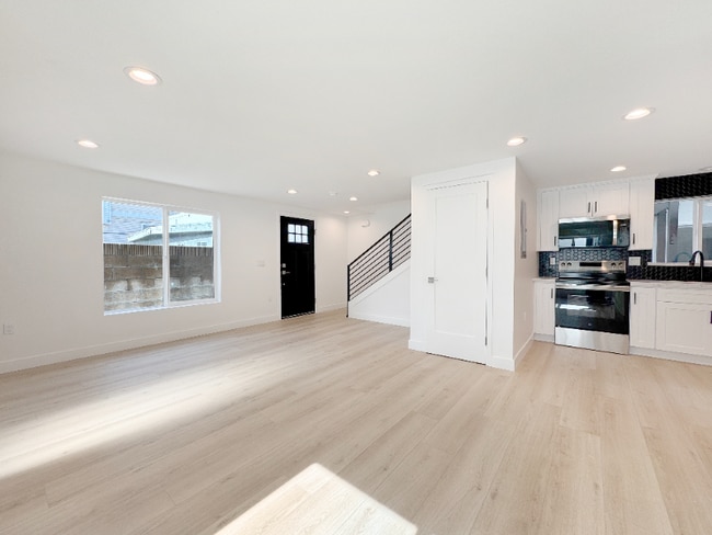 Foto del edificio - 4461 Farquhar Ave