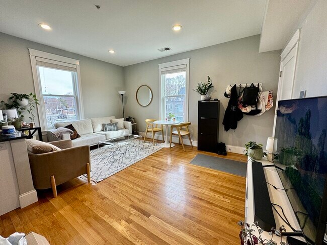 Building Photo - 405 S Huntington Ave