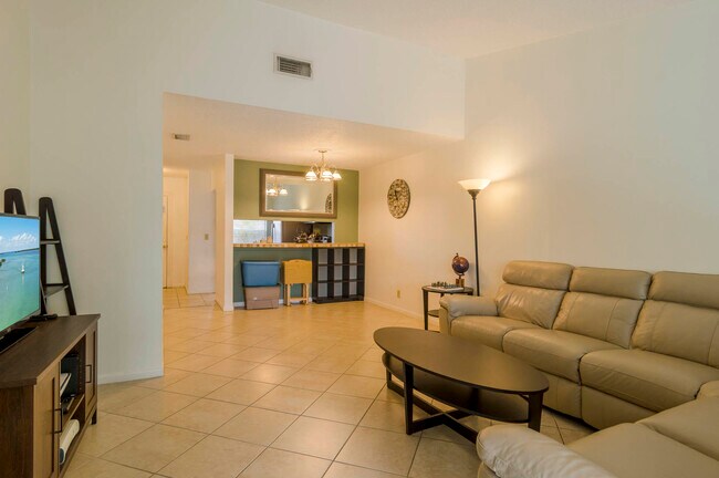 Building Photo - 120 Oakwood Dr