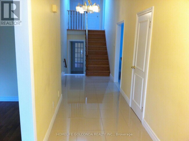 Building Photo - 853 Huntingwood Dr