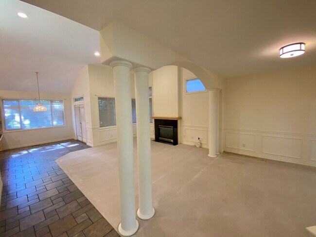 Building Photo - 8616 Blue Grouse Way