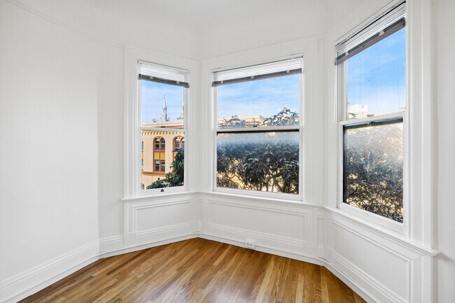 Foto del edificio - OPEN HOUSE:Tuesday(3/5)6pm-6:15pm Classic ...