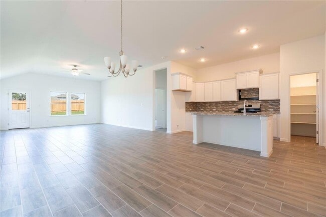 Building Photo - 113 Caterpillar Ln