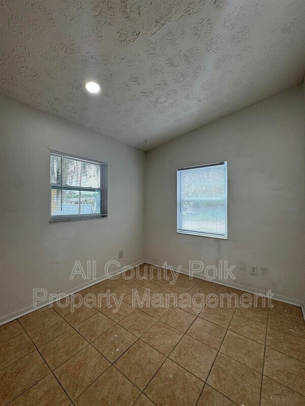 Foto del edificio - 3020 Galaxy Ln