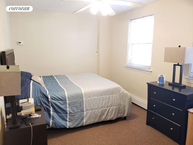 Foto del edificio - 2186 Paulding Ave