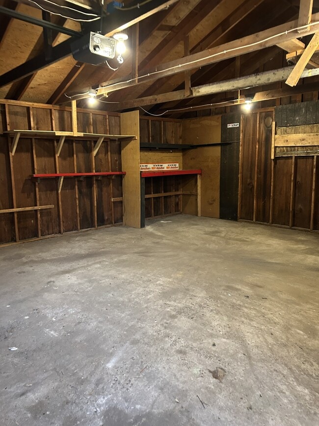 Building Photo - 701 9th Ave N